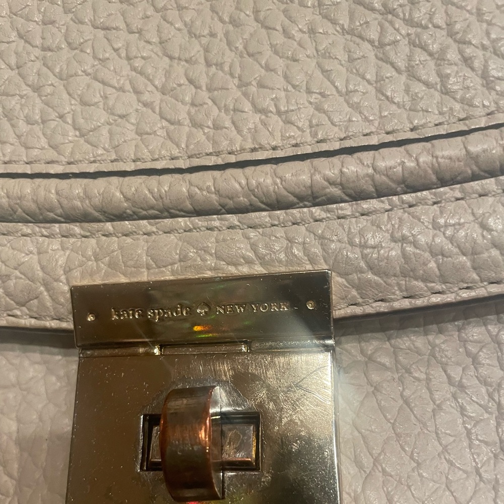 Kate spade Elegant off White Leather Handbag with cream color signature lining. - Picture 2 of 9